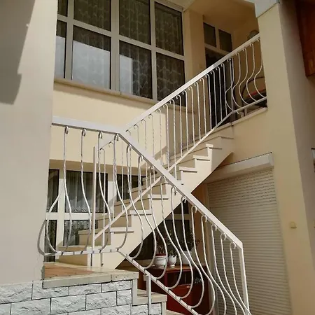Vanessa Apartman *